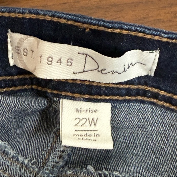 Catherines Denim Hi-Rise Bermuda Shorts 22W Dark Wash Stretch Plus Size - Picture 3 of 6